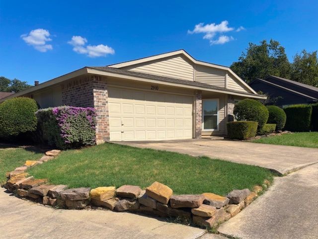2910 Galemeadow Drive, Fort Worth, TX 76123