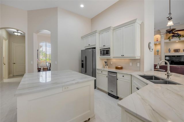 181 HAWKCREST COURT, Debary, FL 32713