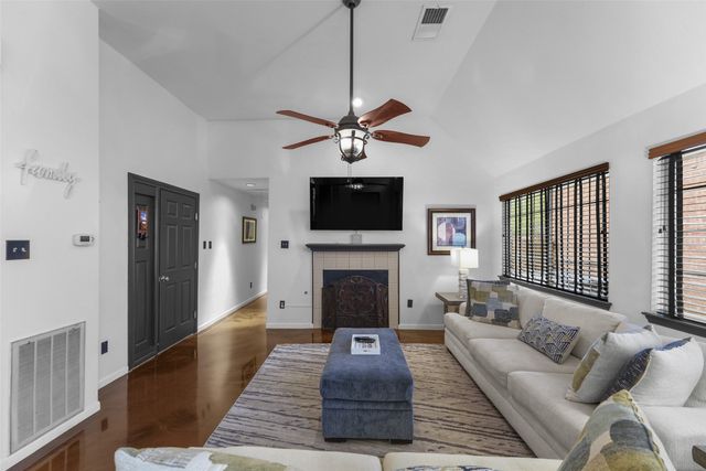 411 Red River Trail, Irving, TX 75063