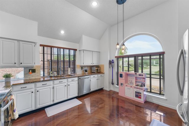 411 Red River Trail, Irving, TX 75063