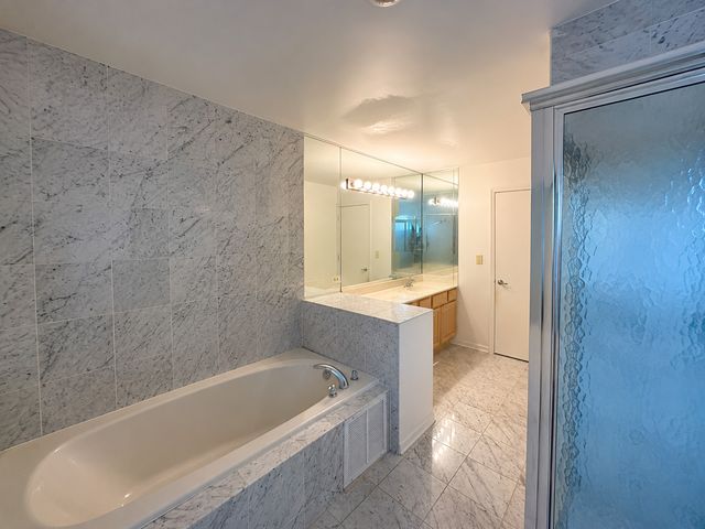 991 SWEETFLOWER Drive, Hoffman Estates, IL 60169