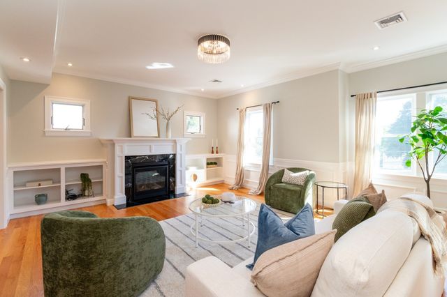 20 College Farm Rd, Waltham, MA 02451