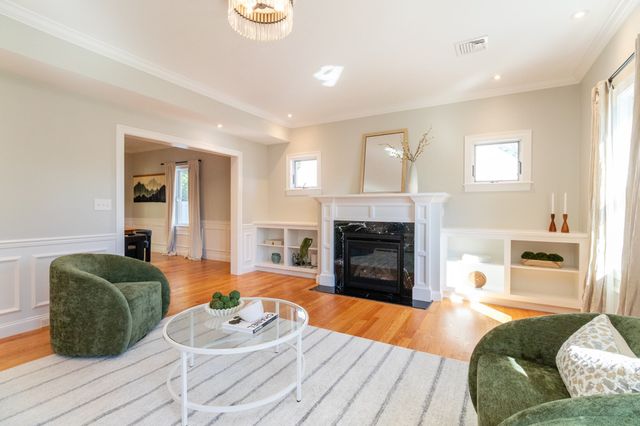 20 College Farm Rd, Waltham, MA 02451
