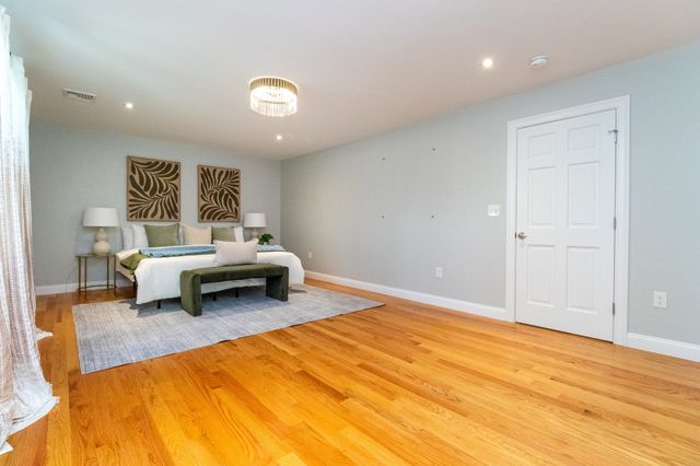 20 College Farm Rd, Waltham, MA 02451