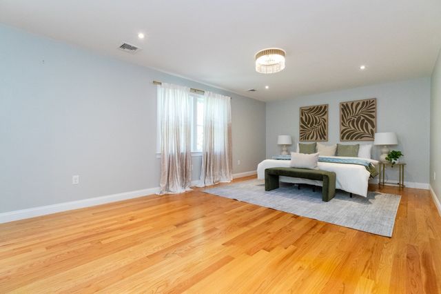 20 College Farm Rd, Waltham, MA 02451