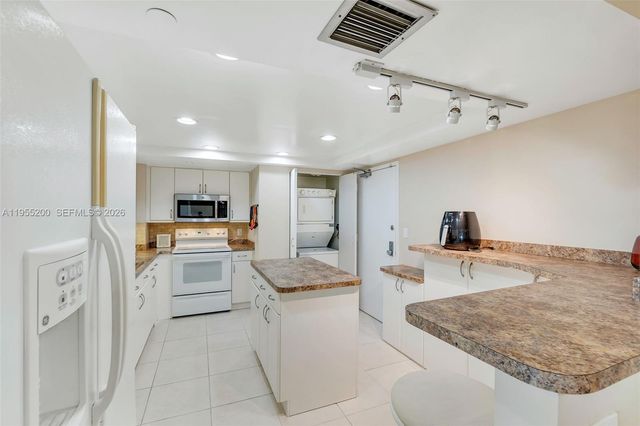 3200 Port Royale Dr N 1111, Fort Lauderdale, FL 33308