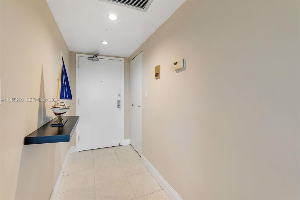 Image 19 of property listing at 3200 Port Royale Dr N 1111, Fort Lauderdale, FL 33308