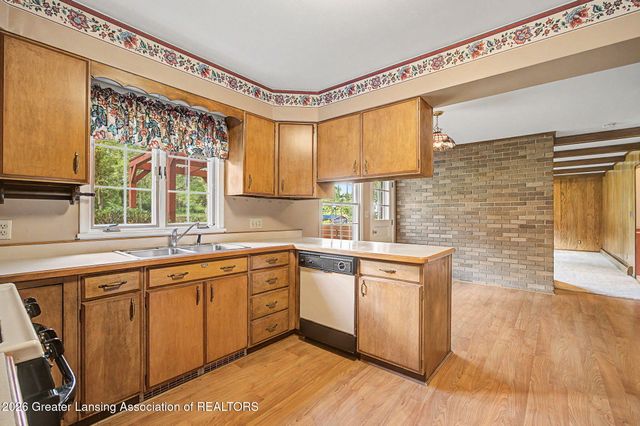 5812 Peachtree Drive, Grand Ledge, MI 48837