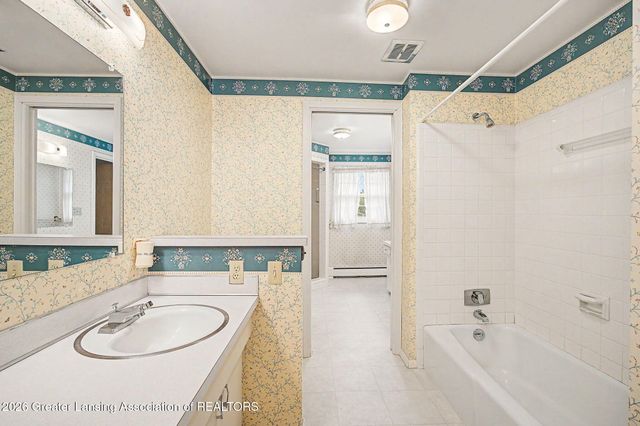 5812 Peachtree Drive, Grand Ledge, MI 48837