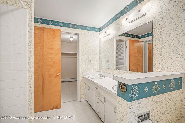 5812 Peachtree Drive, Grand Ledge, MI 48837