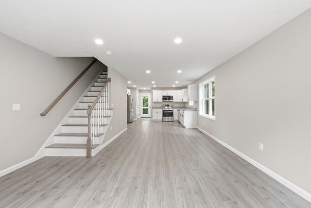 71 Pine St B, Warren, MA 01083