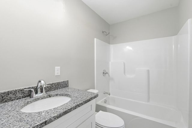 71 Pine St B, Warren, MA 01083