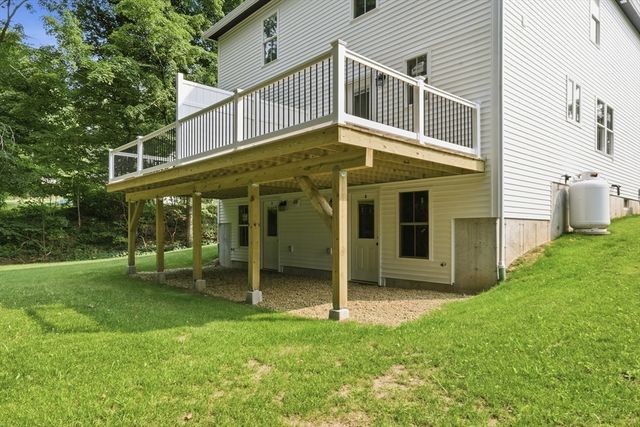 71 Pine St B, Warren, MA 01083