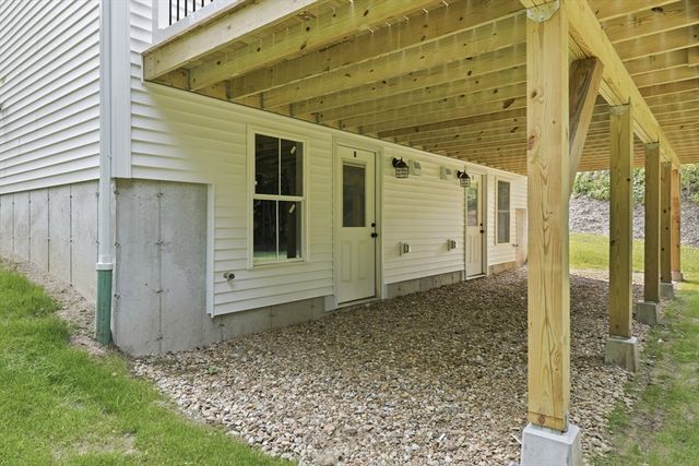 71 Pine St B, Warren, MA 01083