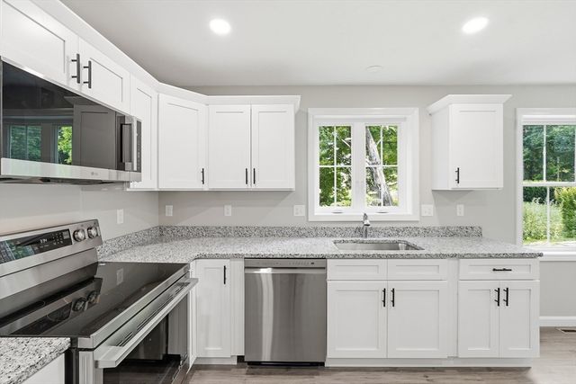 71 Pine St B, Warren, MA 01083