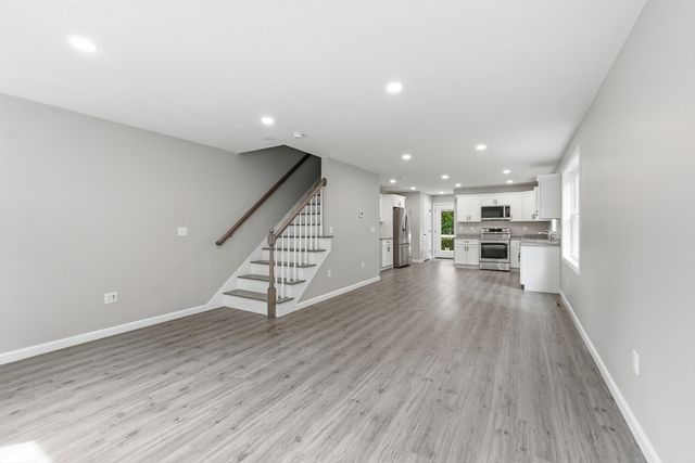 71 Pine St B, Warren, MA 01083