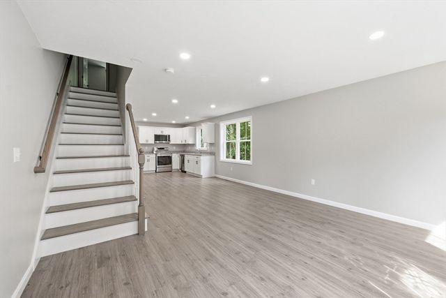 71 Pine St B, Warren, MA 01083