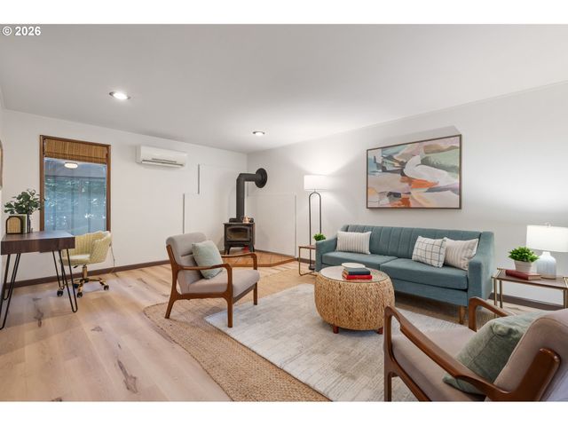 765 SPRAGUE St, Eugene, OR 97405