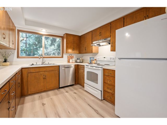 765 SPRAGUE St, Eugene, OR 97405