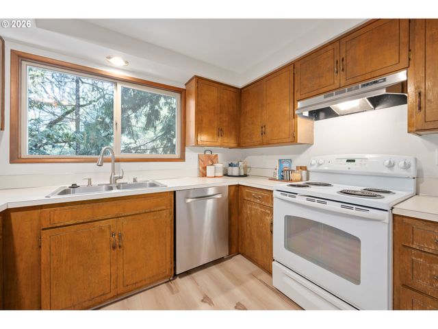 765 SPRAGUE St, Eugene, OR 97405