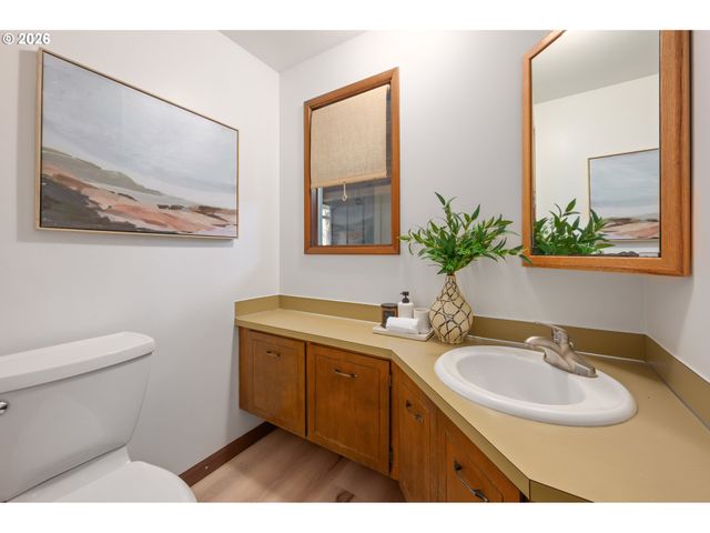 765 SPRAGUE St, Eugene, OR 97405