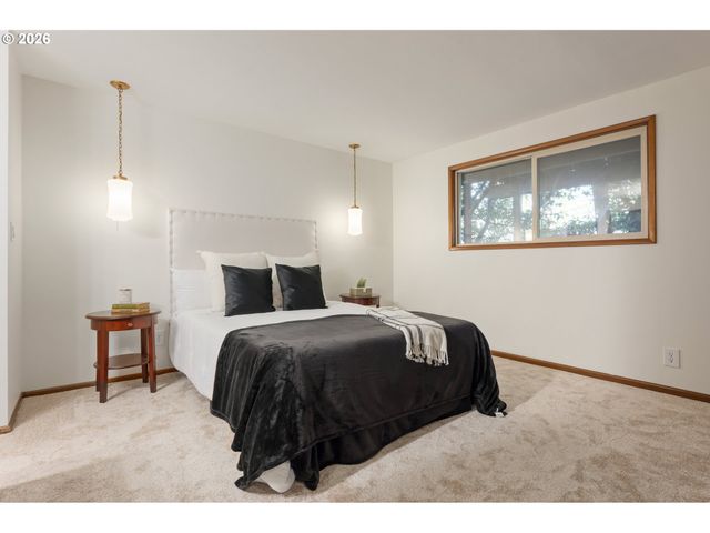 765 SPRAGUE St, Eugene, OR 97405