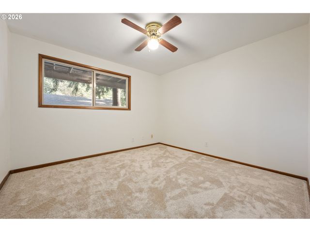 765 SPRAGUE St, Eugene, OR 97405