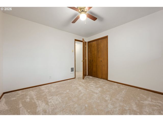 765 SPRAGUE St, Eugene, OR 97405