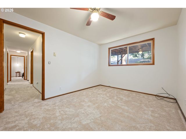 765 SPRAGUE St, Eugene, OR 97405