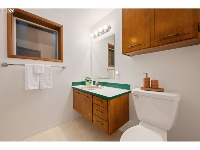 765 SPRAGUE St, Eugene, OR 97405