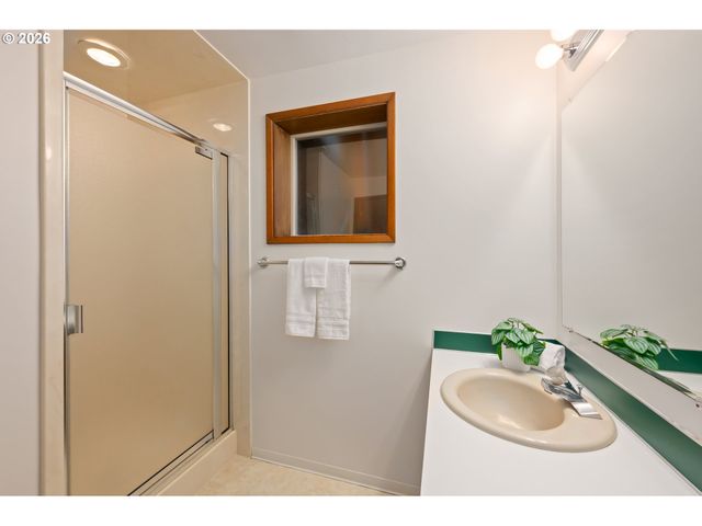 765 SPRAGUE St, Eugene, OR 97405