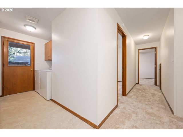 765 SPRAGUE St, Eugene, OR 97405