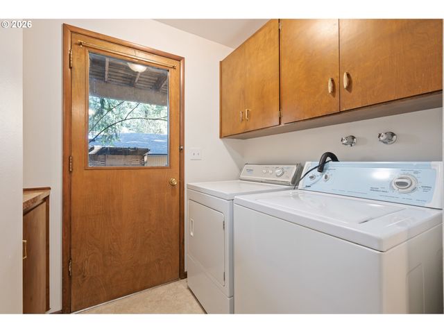 765 SPRAGUE St, Eugene, OR 97405