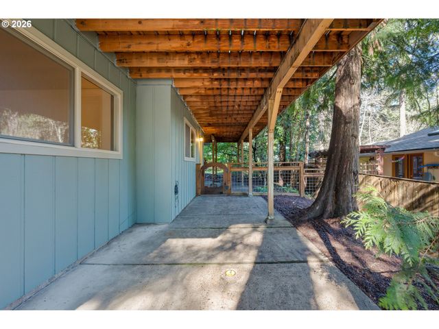 765 SPRAGUE St, Eugene, OR 97405