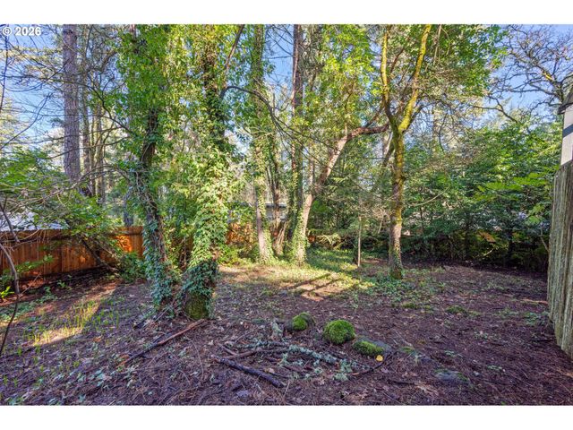 765 SPRAGUE St, Eugene, OR 97405