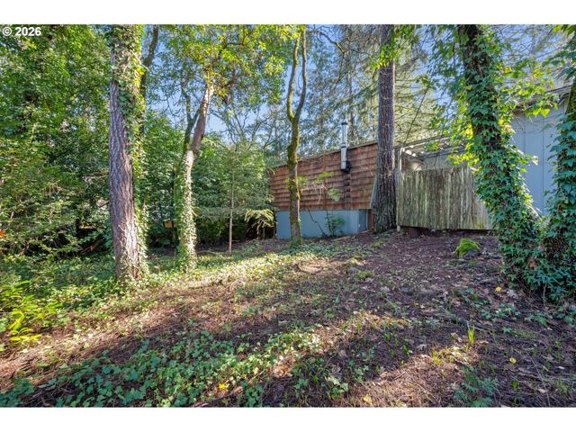 765 SPRAGUE St, Eugene, OR 97405