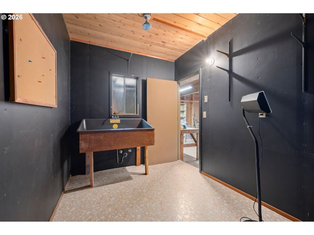 765 SPRAGUE St, Eugene, OR 97405