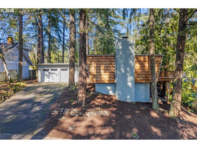 765 SPRAGUE St, Eugene, OR 97405