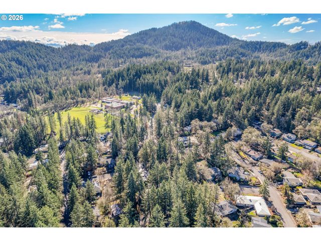 765 SPRAGUE St, Eugene, OR 97405