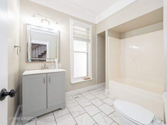 402 N Main Street, Algonquin, IL 60102
