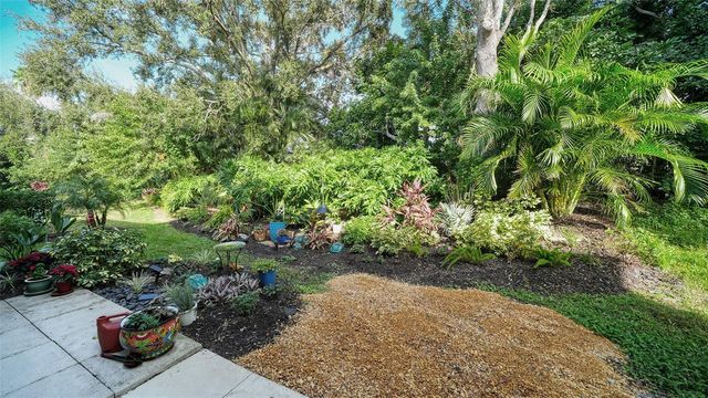 8375 GLENROSE WAY 211, Sarasota, FL 34238