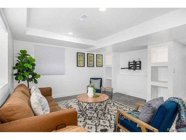 800 S Geneva St, Aurora, CO 80247