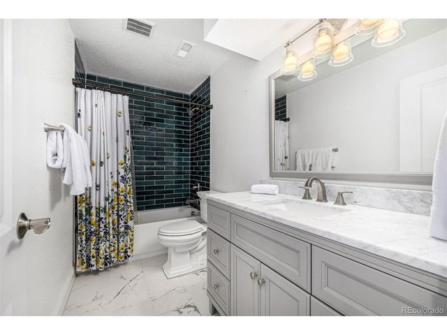 800 S Geneva St, Aurora, CO 80247