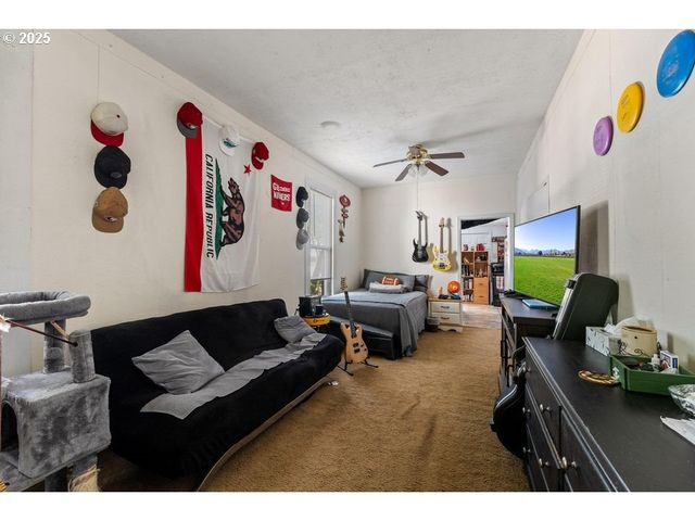 214 N PEACH St, Medford, OR 97501