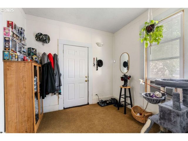 214 N PEACH St, Medford, OR 97501