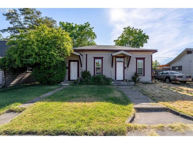 214 N PEACH St, Medford, OR 97501