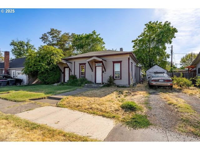 214 N PEACH St, Medford, OR 97501