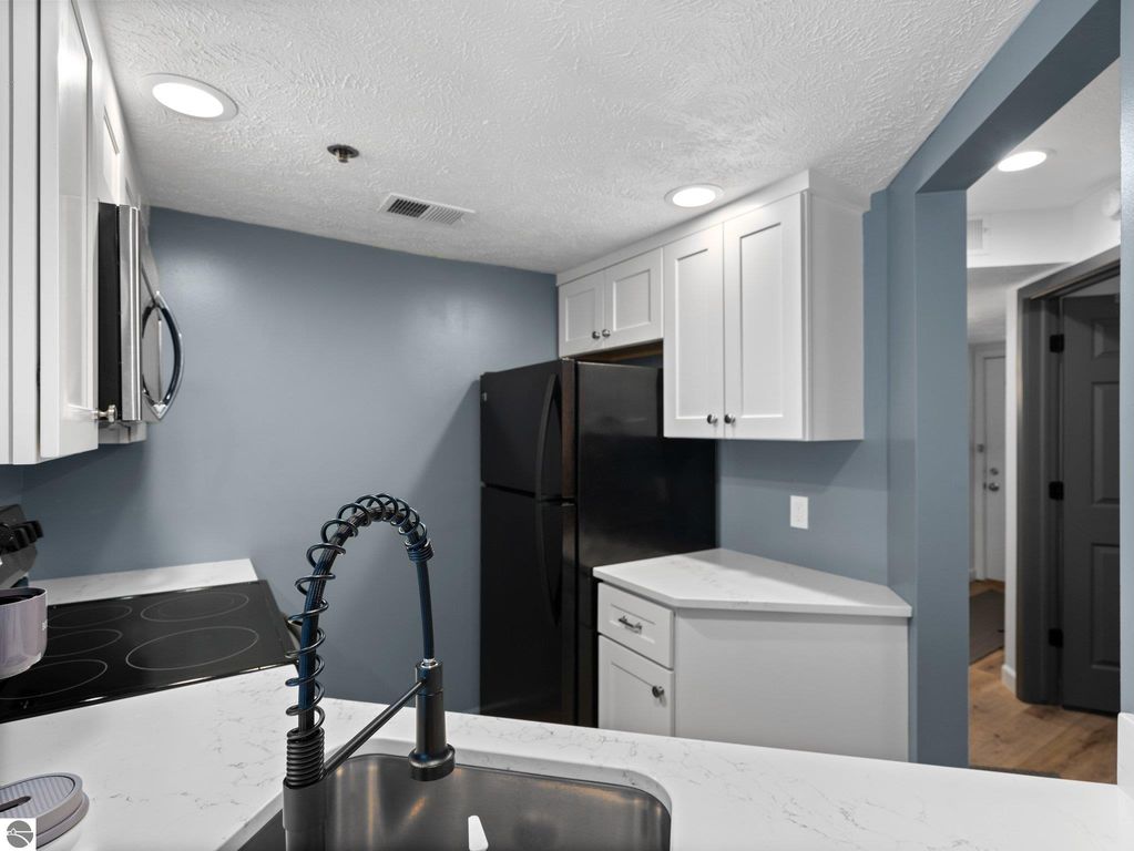 Image 11 of property listing at 2305 N US31 # 203, Traverse City, MI 49686