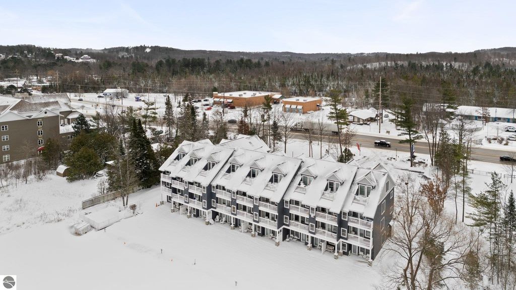 Image 18 of property listing at 2305 N US31 # 203, Traverse City, MI 49686