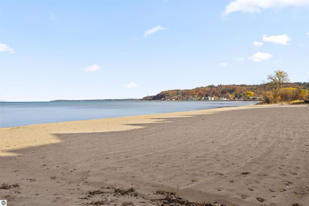 Image 25 of property listing at 2305 N US31 # 203, Traverse City, MI 49686